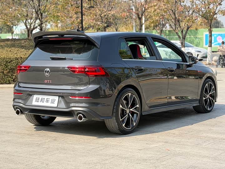 Фото 4 - Volkswagen Golf GTI