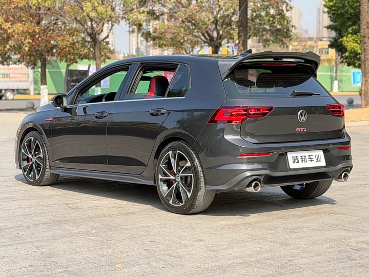 Фото 6 - Volkswagen Golf GTI