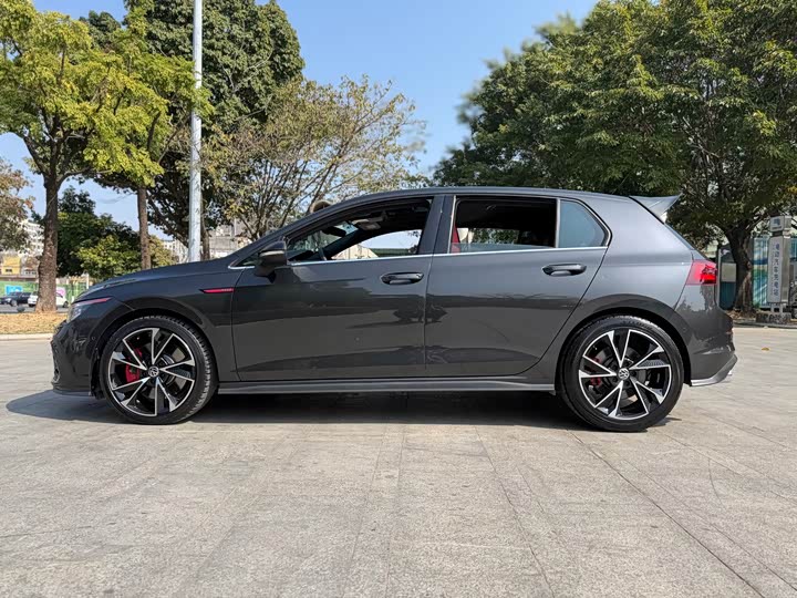 Фото 7 - Volkswagen Golf GTI