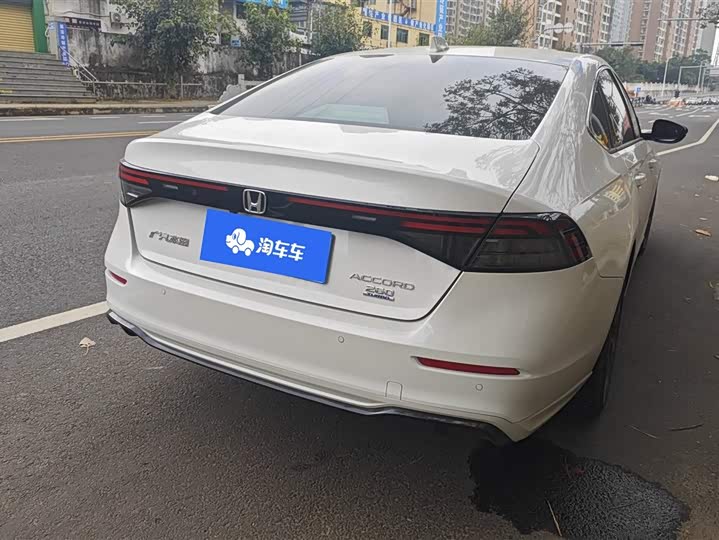 Фото 3 - Honda Accord