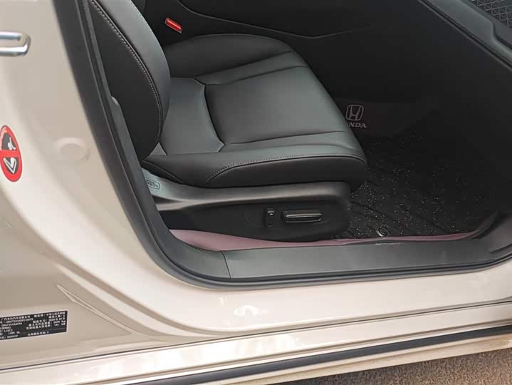 Фото 8 - Honda Accord