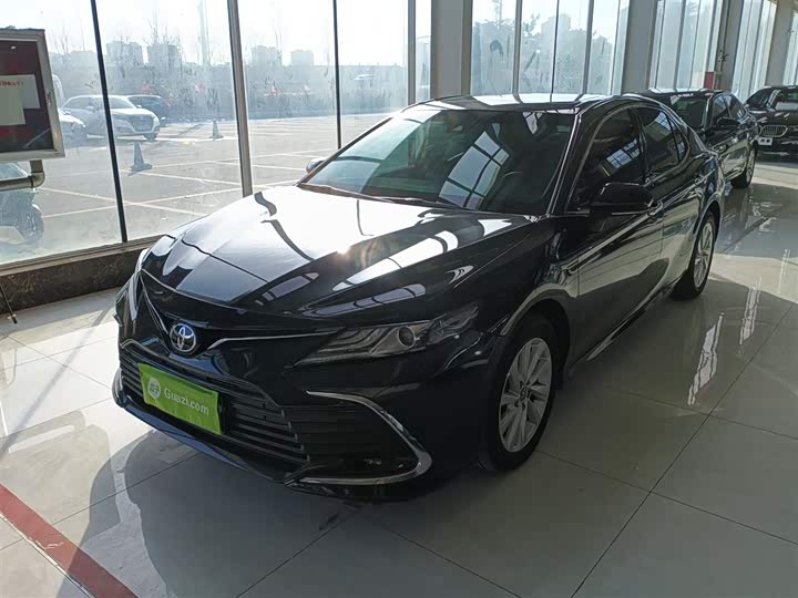 Фото 2 - Toyota Camry