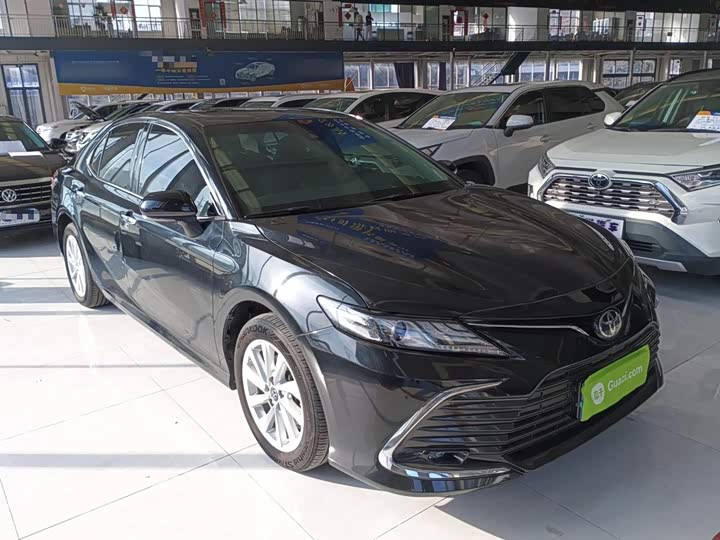 Фото 4 - Toyota Camry