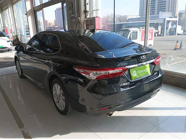 Фото 5 - Toyota Camry