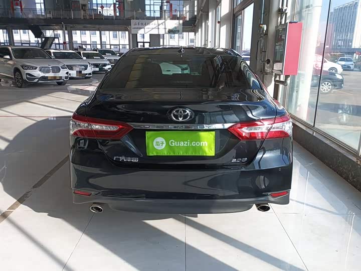 Фото 6 - Toyota Camry