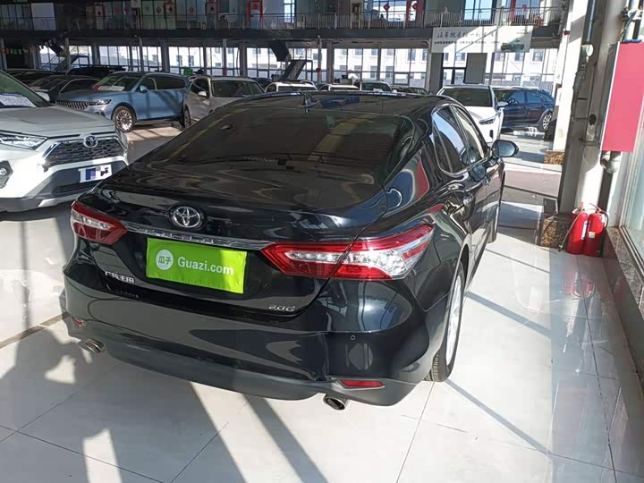 Фото 7 - Toyota Camry