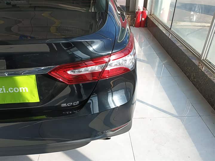 Фото 8 - Toyota Camry