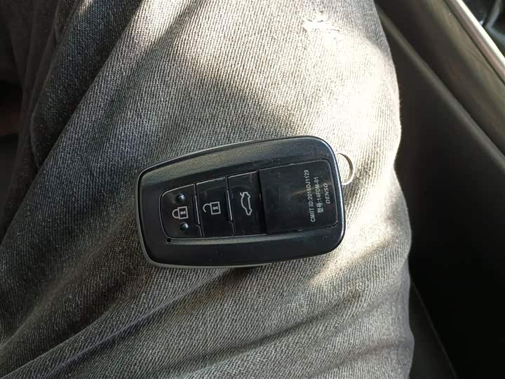 Фото 9 - Toyota Camry