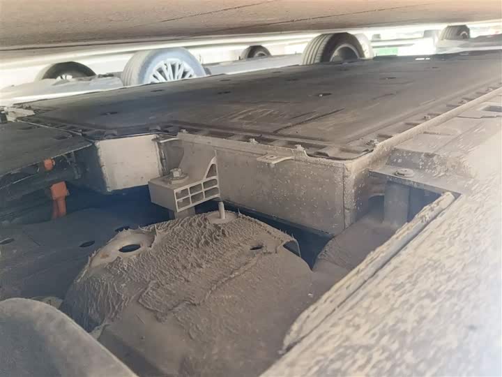 Фото 2 - Hongqi E-QM5