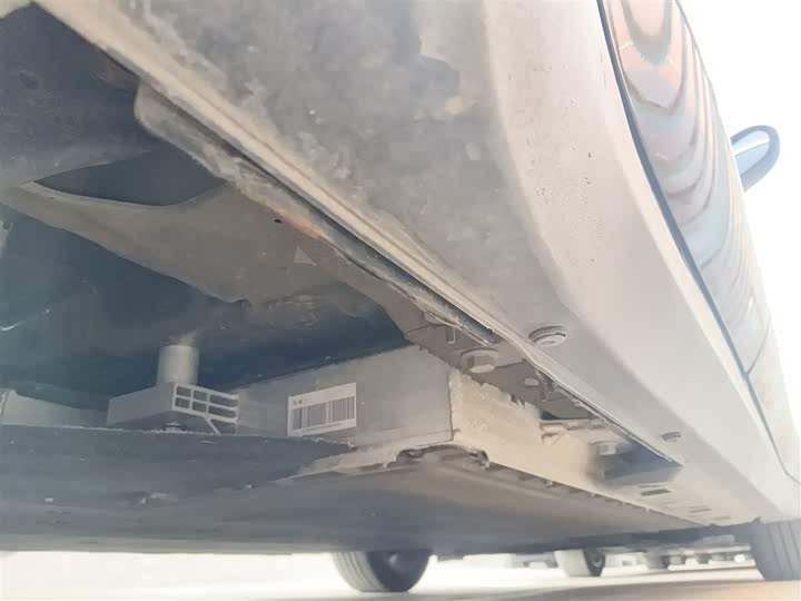 Фото 4 - Hongqi E-QM5