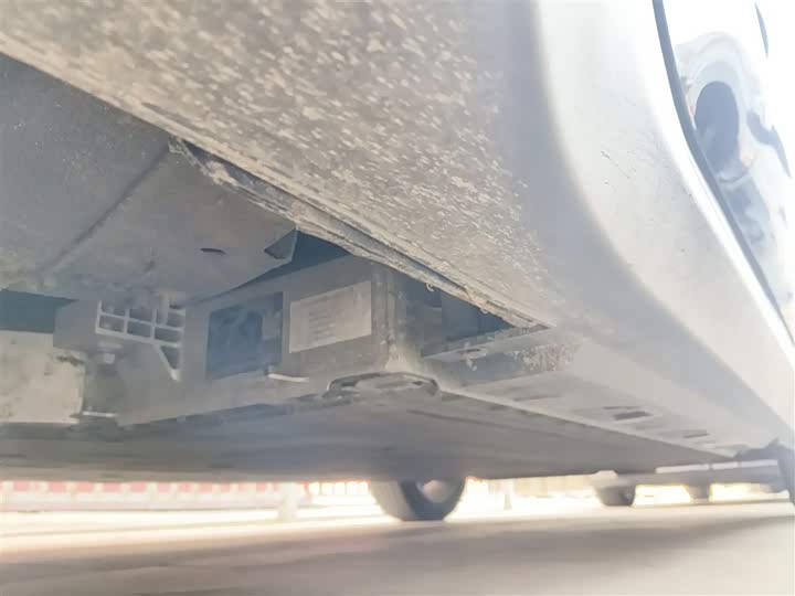 Фото 8 - Hongqi E-QM5