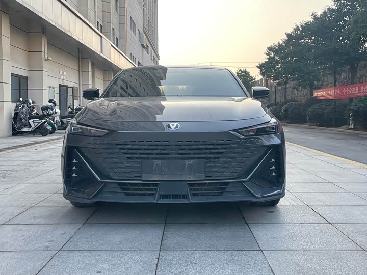 Фото 3 - Changan UNI-V