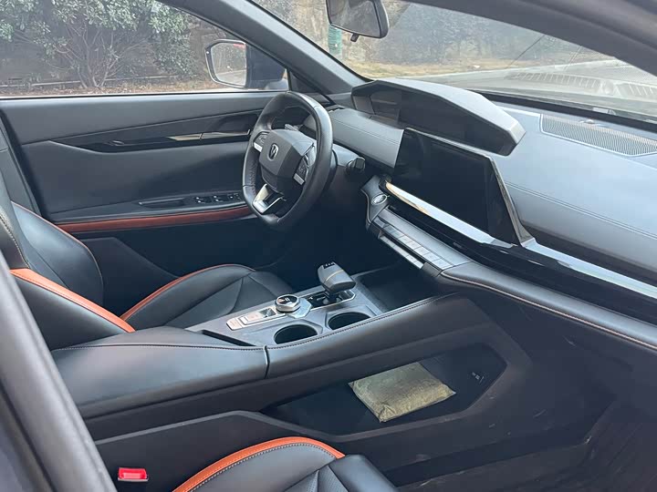 Фото 8 - Changan UNI-V