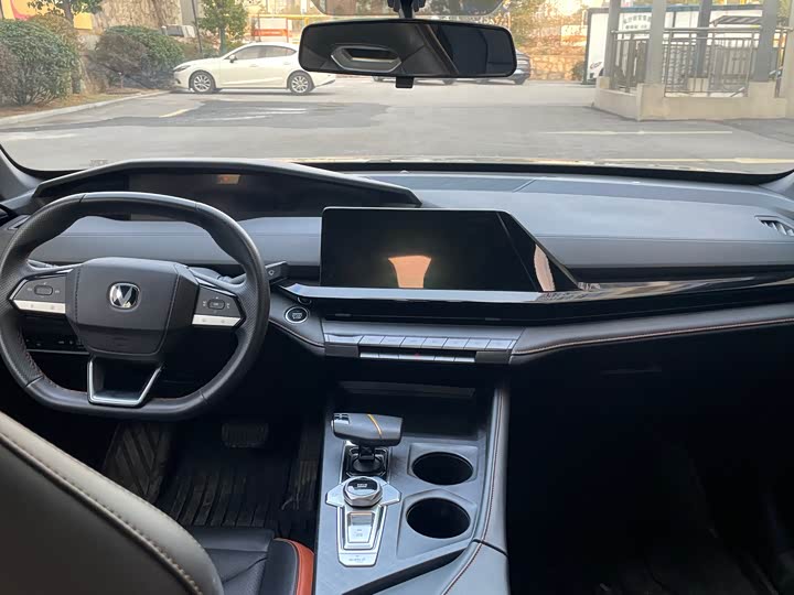 Фото 9 - Changan UNI-V