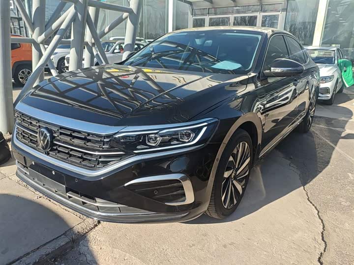 Фото 2 - Volkswagen Passat