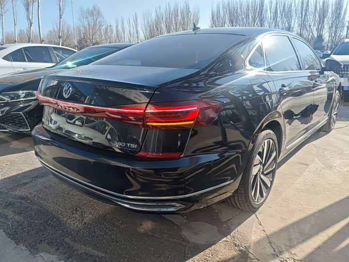 Фото 7 - Volkswagen Passat