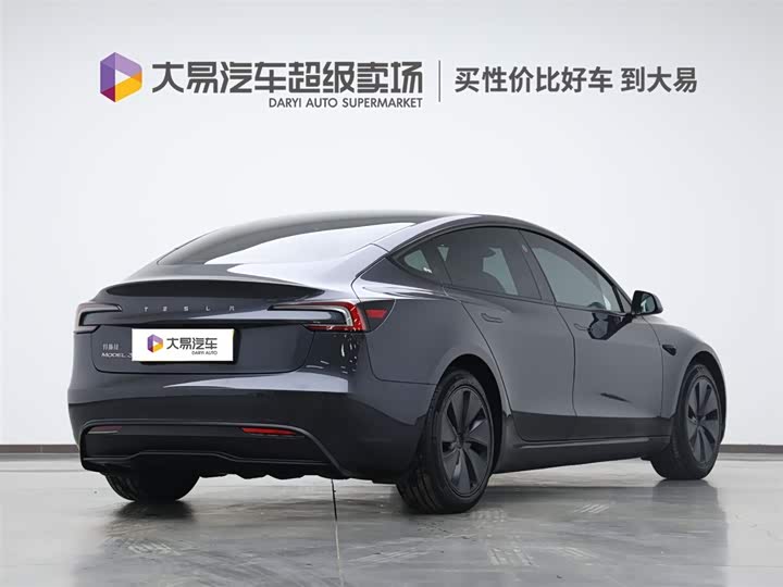 Фото 3 - Tesla Model 3