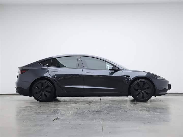 Фото 6 - Tesla Model 3
