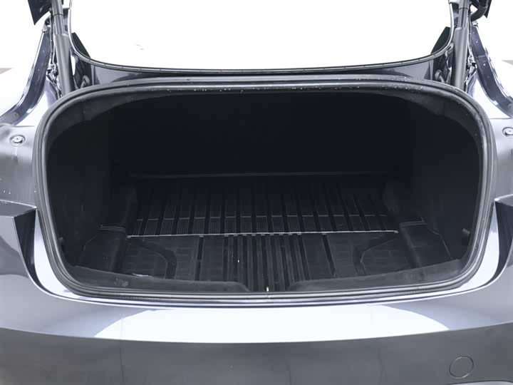 Фото 8 - Tesla Model 3