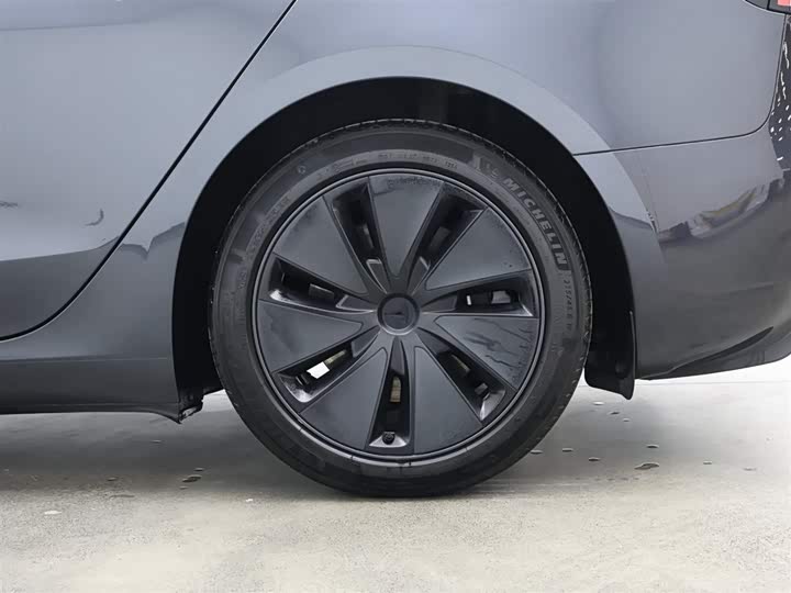 Фото 9 - Tesla Model 3