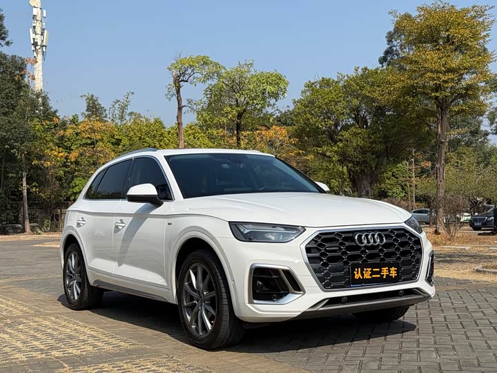 Фото 1 - Audi Q5L