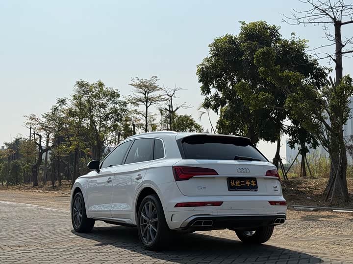Фото 8 - Audi Q5L