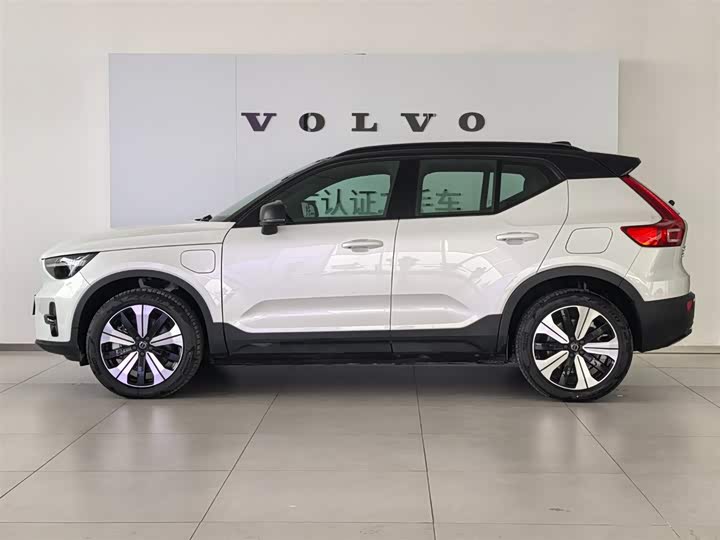 Фото 2 - Volvo XC40 EV
