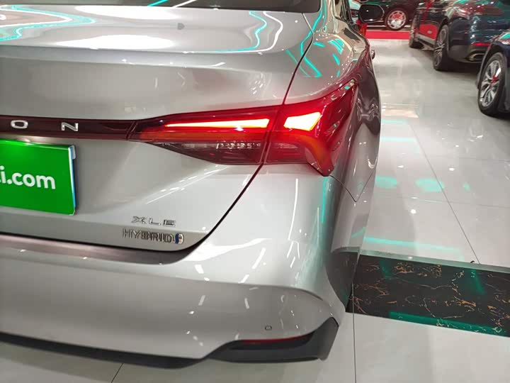 Фото 8 - Toyota Avalon