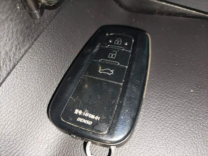 Фото 9 - Toyota Avalon