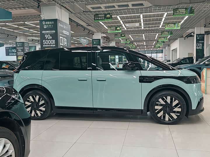 Фото 4 - Zeekr Mix