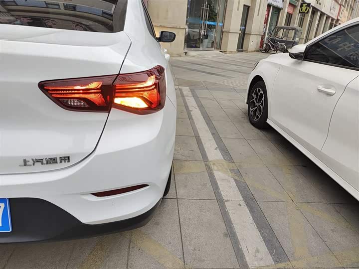 Фото 8 - Chevrolet Onix (Cavalier)