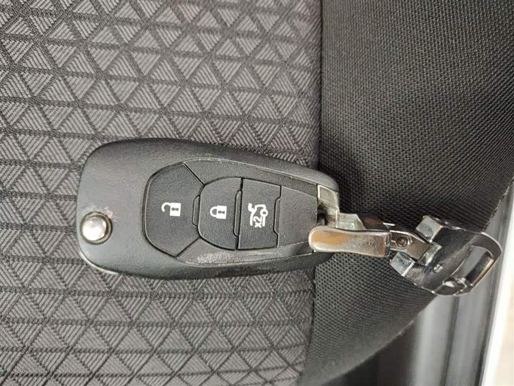 Фото 9 - Chevrolet Onix (Cavalier)