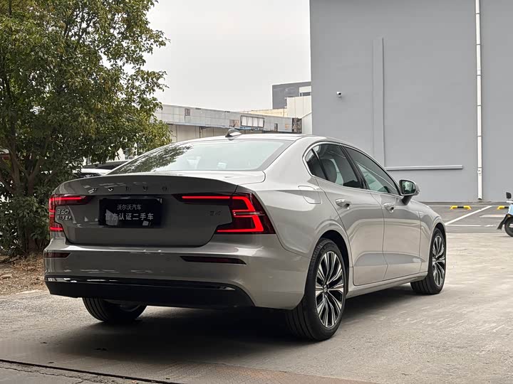 Фото 6 - Volvo S60