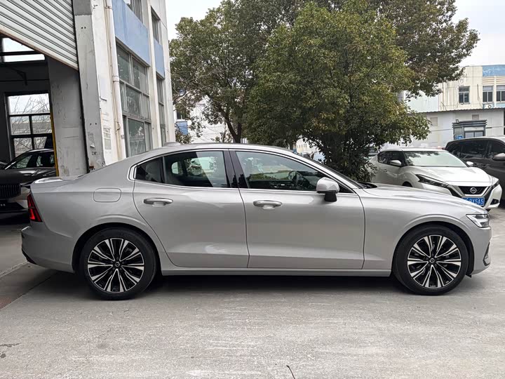 Фото 7 - Volvo S60