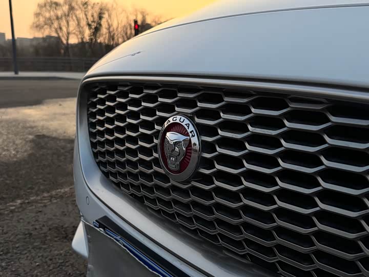 Фото 5 - Jaguar XE L