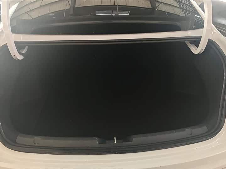 Фото 4 - Geely Preface