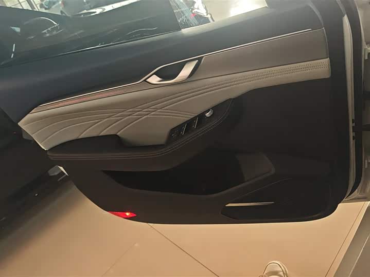 Фото 7 - Geely Preface