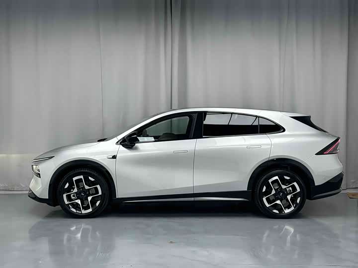 Фото 2 - XPeng G7