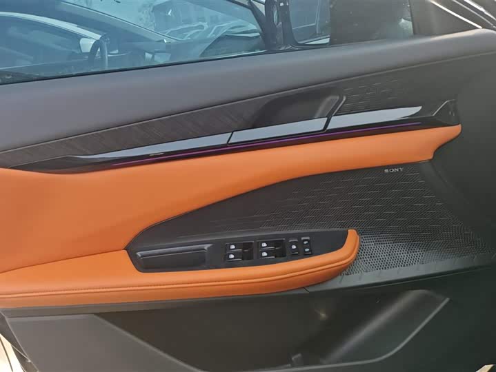 Фото 7 - Changan UNI-V