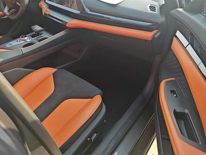 Фото 8 - Changan UNI-V