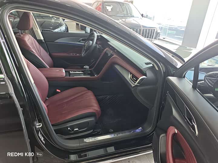 Фото 4 - Hongqi H5