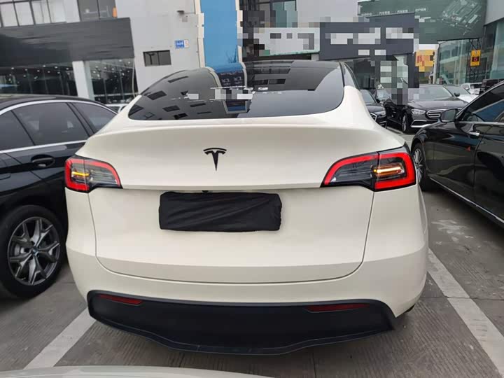 Фото 6 - Tesla Model Y