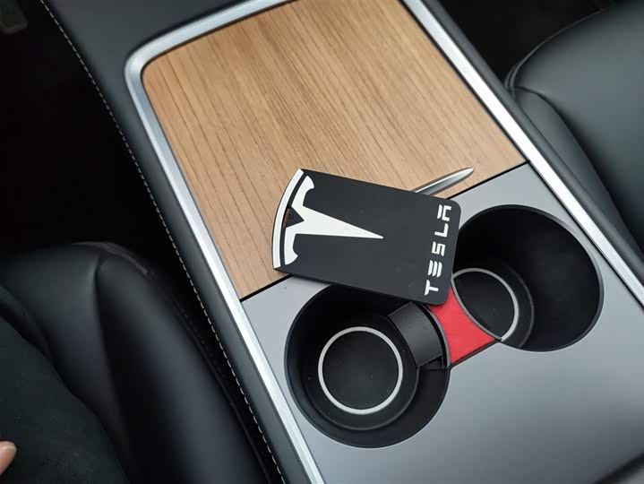 Фото 9 - Tesla Model Y