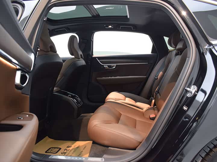 Фото 7 - Volvo S90