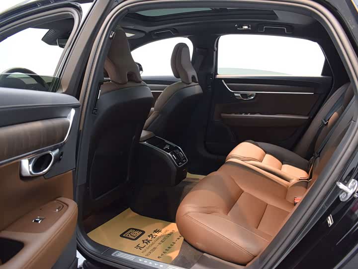 Фото 8 - Volvo S90