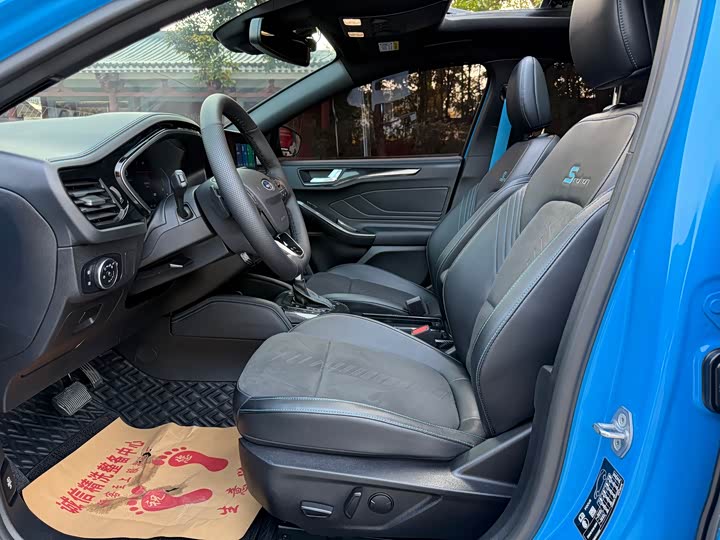 Фото 4 - Ford Focus