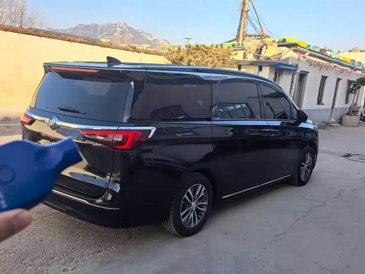 Фото 3 - Buick GL8 ES