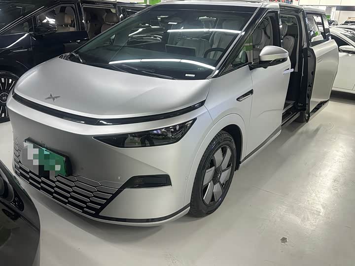 Фото 1 - XPeng X9