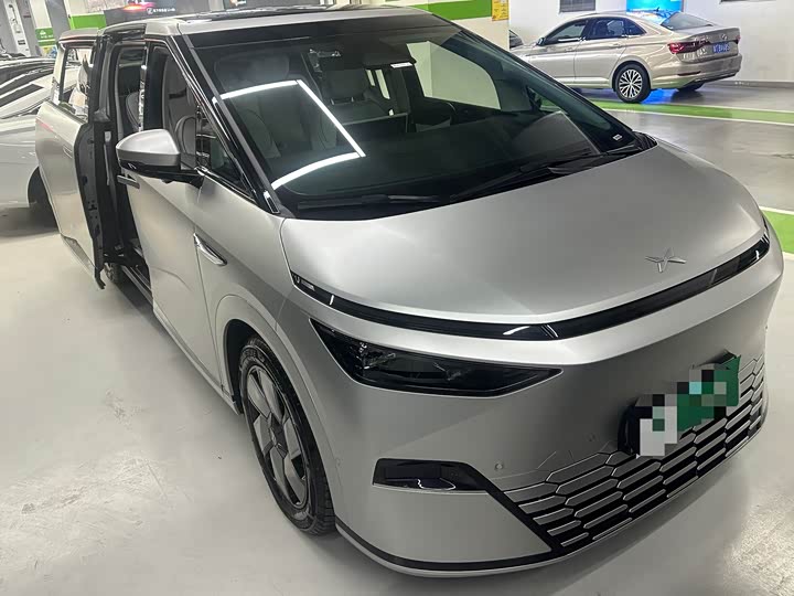 Фото 2 - XPeng X9