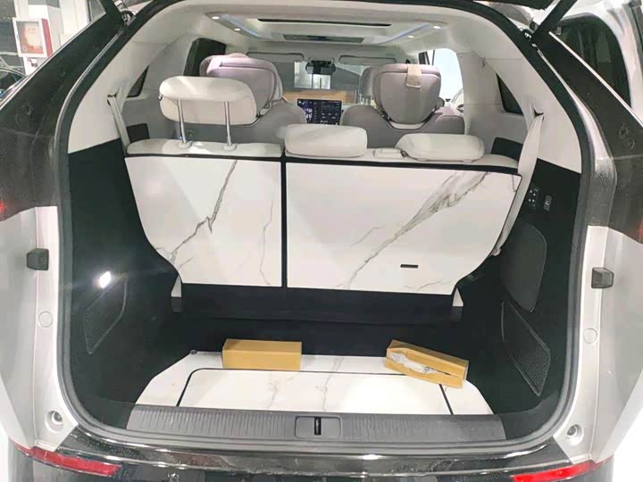 Фото 6 - XPeng X9